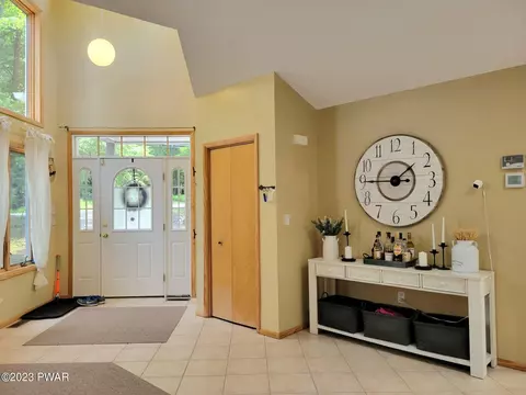 142 Eisenhower Dr, Lords Valley, PA 18428 photo 9
