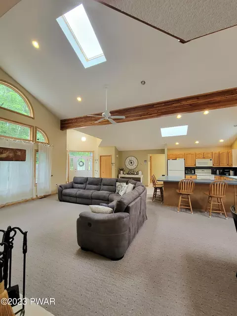 142 Eisenhower Dr, Lords Valley, PA 18428 photo 14