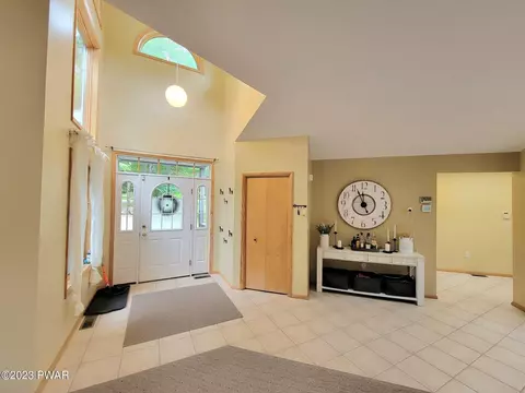142 Eisenhower Dr, Lords Valley, PA 18428 photo 10
