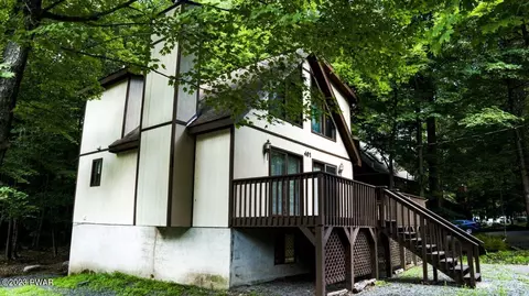 76 Lakewood Dr, Lake Ariel, PA 18436