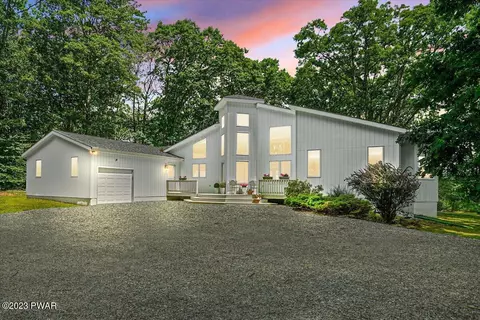 817 Paddock Ct, Lords Valley, PA 18428