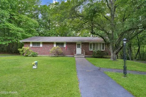 134 Beach Ln, Dingmans Ferry, PA 18328