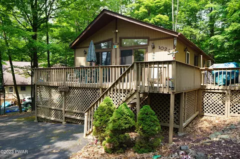 1024 Green Valley Cir, Lake Ariel, PA 18436