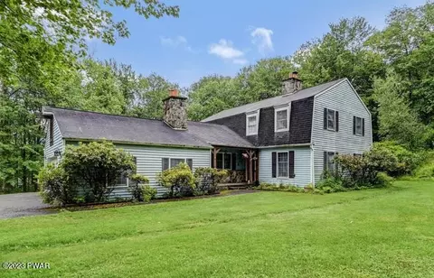 125 Bethany Lake Ct, Honesdale, PA 18431