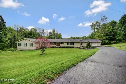 194 N Smith Rd, Waymart, PA 18472