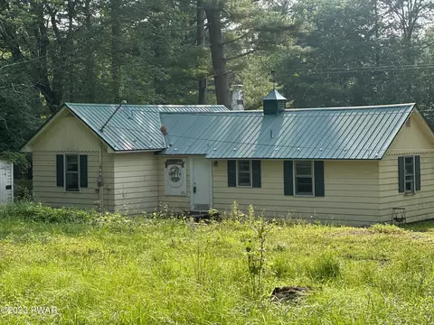 103 Squaw Hollow Trl, Dingmans Ferry, PA 18328