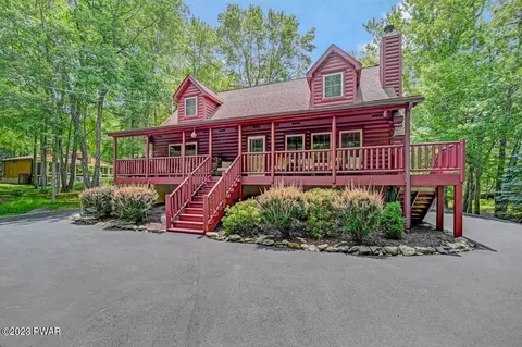 9 White Birch Ln, Lake Ariel, PA 18436