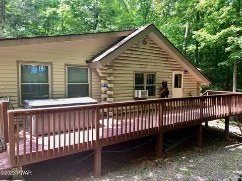 233 N Gate Rd, Lake Ariel, PA 18436