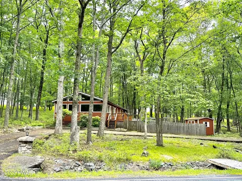 202 Washington Dr, Lords Valley, PA 18428