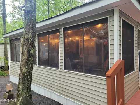 209 Commanche Dr, Shohola, PA 18458