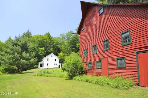649 John Davis Rd, Beach Lake, PA 18405