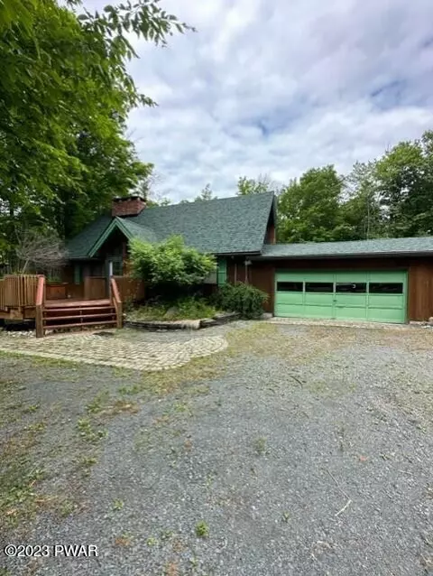 321 Parkwood Dr, Lake Ariel, PA 18436