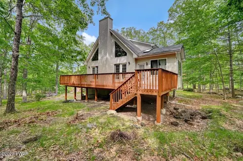 100 Plateau Dr, Lackawaxen, PA 18435