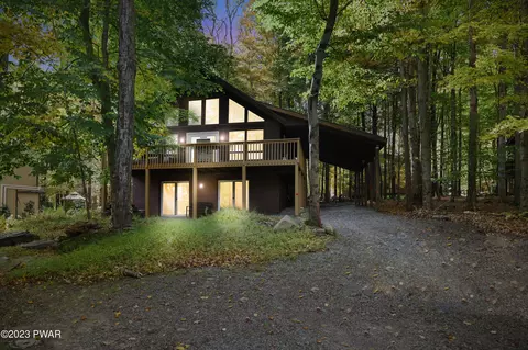 137 Lakeview Dr, Lake Ariel, PA 18436