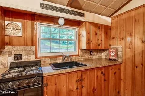 184 Outer Dr, Dingmans Ferry, PA 18328 photo 12