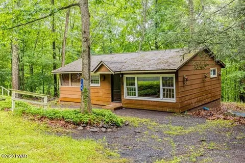 184 Outer Dr, Dingmans Ferry, PA 18328 photo 2