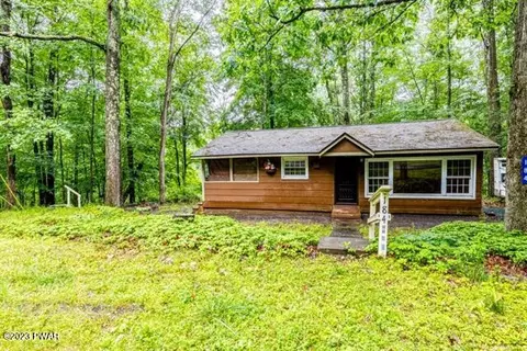 184 Outer Dr, Dingmans Ferry, PA 18328