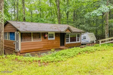 184 Outer Dr, Dingmans Ferry, PA 18328 photo 3