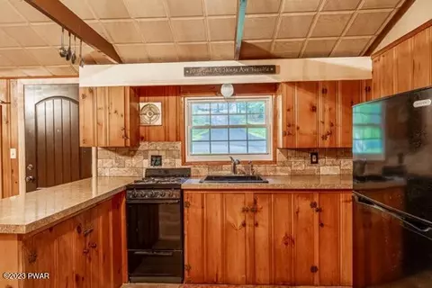 184 Outer Dr, Dingmans Ferry, PA 18328 photo 11