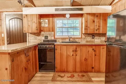 184 Outer Dr, Dingmans Ferry, PA 18328 photo 15