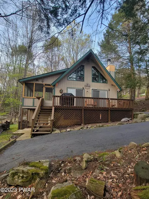 2179 S North Gate Ct, Lake Ariel, PA 18436