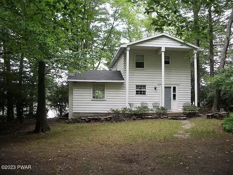 141 E Island Ln, Lake Ariel, PA 18436