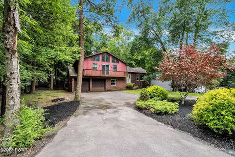 1047 Wallenpaupack Dr, Lake Ariel, PA 18436