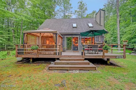 64 Lower Playground Trl, Hawley, PA 18428