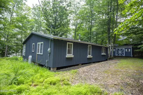 9 Overlook Rd, Lakeville, PA 18438