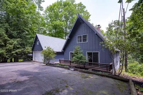 13 Overlook Rd, Lakeville, PA 18438