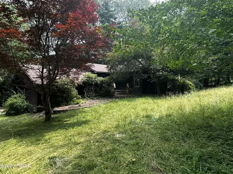 60 Long Ridge Rd, Hawley, PA 18428