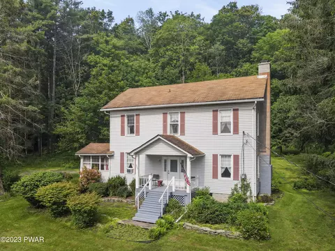 557 Sterling Rd, Newfoundland, PA 18445