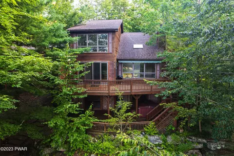 194 Lakeview Dr, Lake Ariel, PA 18436