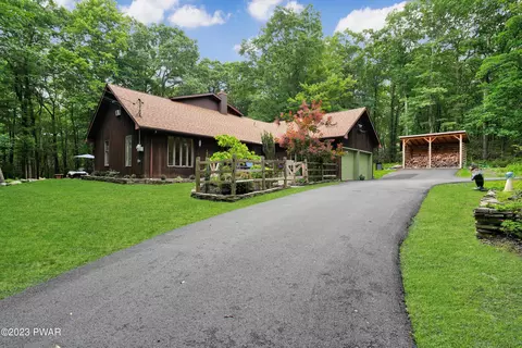 246 Log Tavern Dr, Milford, PA 18337