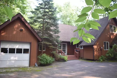 210 Goldrush Dr, Lords Valley, PA 18428