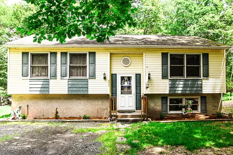 227 Sunrise Dr, Milford, PA 18337