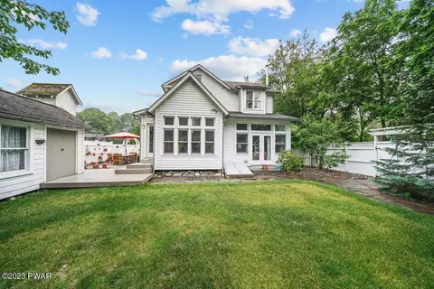 207 W George St, Milford, PA 18337