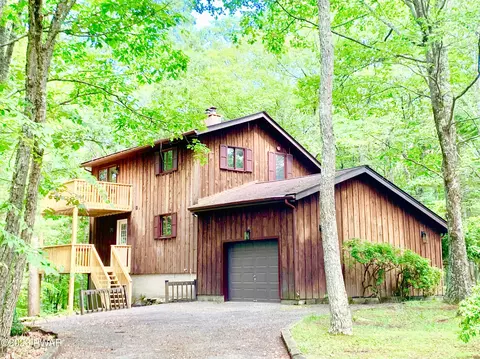 103 Blue Spruce Ct, Milford, PA 18337