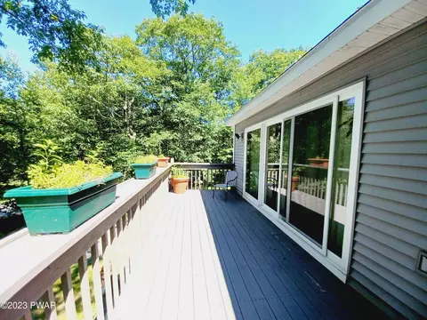 103 Farrier Ln, Lords Valley, PA 18428