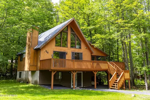 10 Renwood Ct, Lake Ariel, PA 18436
