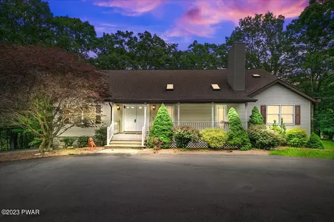 125 Cottonwood Dr, Hawley, PA 18428