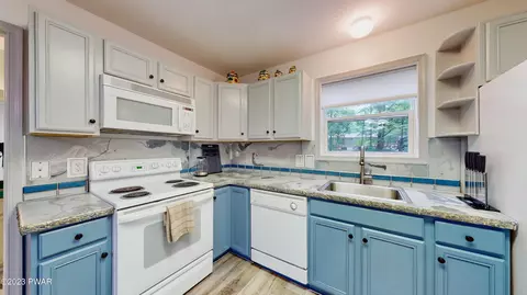 119 Spring Dr, Dingmans Ferry, PA 18328 photo 10