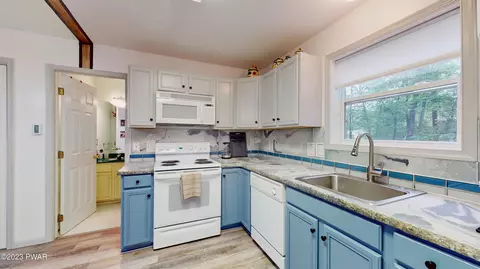 119 Spring Dr, Dingmans Ferry, PA 18328 photo 9
