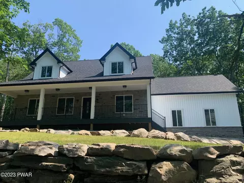 119 Long Ridge Dr, Lords Valley, PA 18428