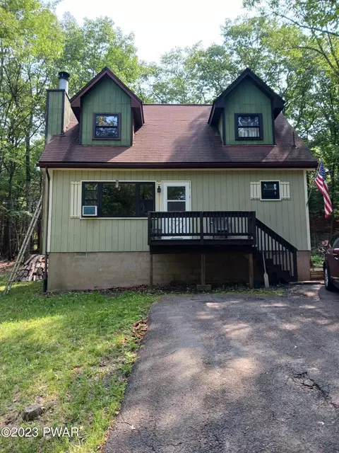 111 Stag Ln, Dingmans Ferry, PA 18328