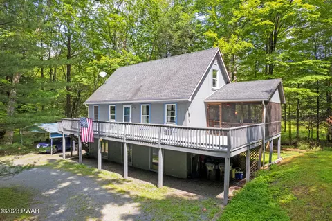 205 Covered Bridge Dr, Hawley, PA 18428