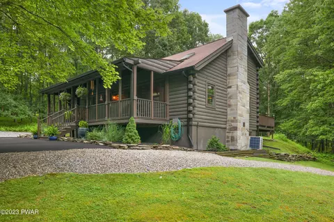 97 Fern Dr, Hawley, PA 18428