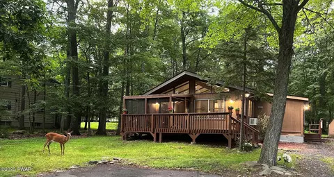 214 East Lake Dr, Milford, PA 18337