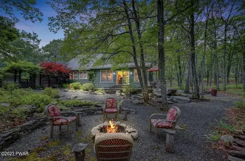 101 High Ridge Rd, Dingmans Ferry, PA 18328