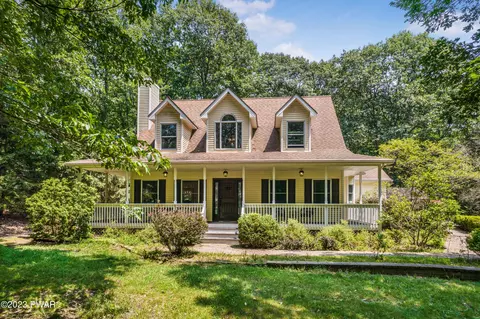 122 Stone Ridge Ln, Milford, PA 18337